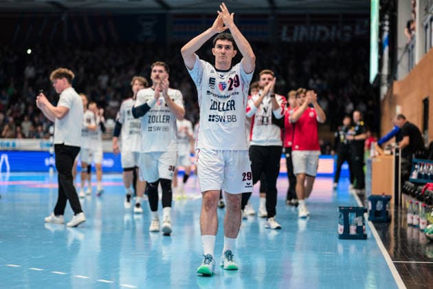 Moritz Strosack of SG BBM Bietigheim, 29, claps for his fans after the loss GER, ThSV Eisenach vs. SG BBM Bietigheim, 1st Opel Handball Bundesliga, Handball, Matchday 4, 2026–2027 Season, 7:00 p.m., September 10, 2026 GER, ThSV Eisenach vs. SG BBM Bietigheim, 1st Opel Handball Bundesliga, Handball, Matchday 4, 2026–2027 season, 7:00 p.m., September 10, 2026, Eisenach Copyright: xMartinxHerbstx