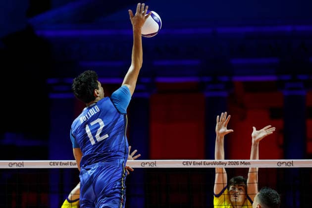 IPA88369086 - Mattia Bottolo 12 of Team Italy in action during the opening match of the CEV Enel EuroVolley 2026 between Italy and Sweden at Piazza del Plebiscito on September 10, 2026, in Naples, Italy.  Copyright: xRichardxMorgano IPAxSportx xx IPA88369086