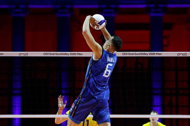 IPA88369092 - Simone Giannelli, 6 of Team Italy, in action during the CEV Enel EuroVolley 2026 opening match between Italy and Sweden at Piazza del Plebiscito on September 10, 2026, in Naples, Italy.  Copyright: xRichardxMorgano IPAxSportx xx IPA88369092