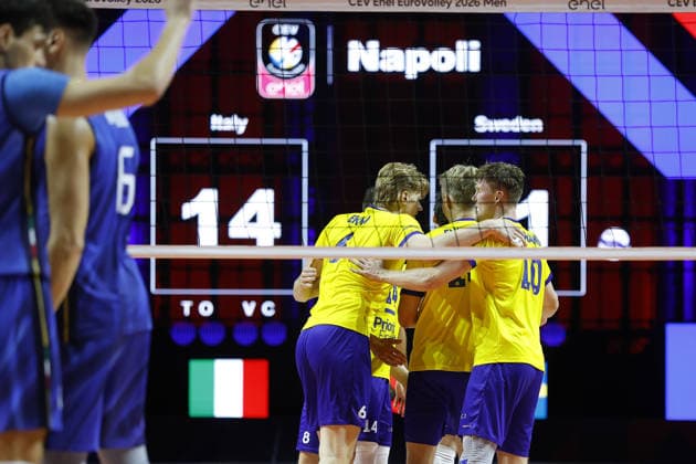 IPA88369051 - Team Sweden celebrates after scoring during the opening match of the CEV Enel EuroVolley 2026 between Italy and Sweden at Piazza del Plebiscito on September 10, 2026, in Naples, Italy.  Copyright: xRichardxMorgano IPAxSportx xx IPA88369051