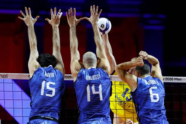 IPA88369076 - Axel Enlund 13 of Team Sweden in action during the CEV Enel EuroVolley 2026 opening match between Italy and Sweden at Piazza del Plebiscito on September 10, 2026, in Naples, Italy.  Copyright: xRichardxMorgano IPAxSportx xx IPA88369076