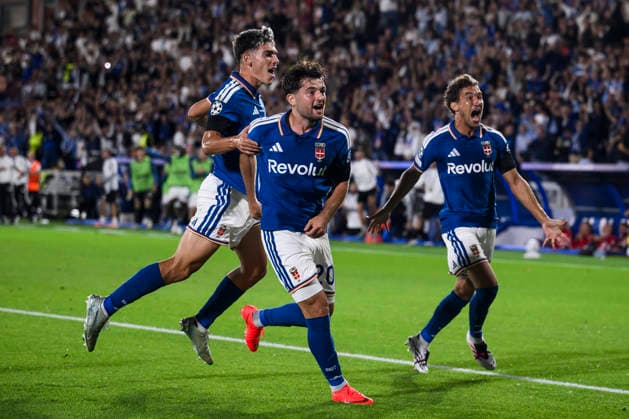 Como 1907 v RB Leipzig - UEFA Champions League Martin Baturina of Como 1907 celebrates with Alex Valle and Luis Milla of Como 1907 after scooring the opening goal during the UEFA Champions League 2026 27 league phase football match between Como 1907 and RB Leipzig. Como Italy Copyright: xNicolòxCampox