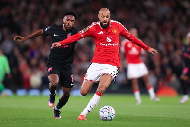 Fußball – UEFA Champions League – Gruppenphase: Manchester United gegen Sabah FK – 10. September 2026 UEFA Champions League – Gruppenphase: Manchester United gegen Sabah FK Noussair Mazraoui von Manchester United im Zweikampf mit Christian Nwachukwu von Sabah Foto: Simon Stacpoole Offside Manchester, Großbritannien  Copyright: xSimonxStacpoolexOffside