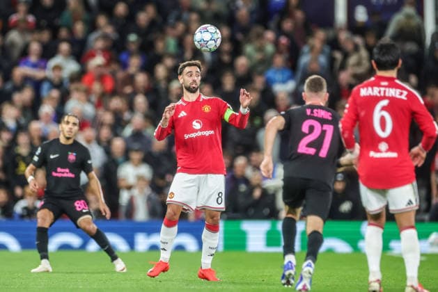 UEFA Champions League Matchday 1 of 8 Manchester United, ManU v Sabah FK Bruno Fernandes of Manchester United heads the ball during the UEFA Champions League Matchday 1 of 8 match Manchester United vs Sabah FK at Old Trafford, Manchester, United Kingdom on 10 September 2026 (Photo by Mark Cosgrove News Images) Manchester Old Trafford Greater Manchester United Kingdom Copyright: xMarkxCosgrove NewsxImagesx