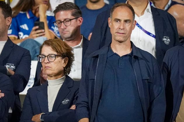 Italy Soccer UEFA Champions League 2026–2027, Matchday 1: Como 1907 vs. RB Leipzig; Giuseppe Sinigaglia, Como; Tatjana Haenni, CEO of RB Leipzig, and Oliver Mintzlaff, Chairman of the Supervisory Board of RB Leipzig, watch the game from the stands with skeptical and serious expressions; Soccer, Champions League, RB Leipzig, Red Bull, club leadership, officials, management, portrait, skeptical, critical, tense, reaction, facial expressions, stands, VIP section Copyright: xJOERANxSTEINSIEKx