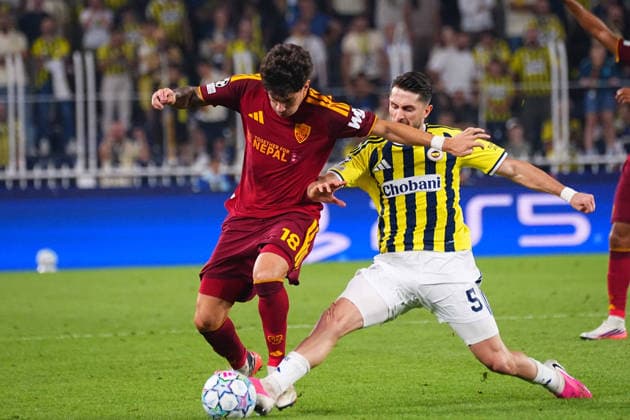 ISTANBUL, TURKEY - SEPTEMBER 10: Ismail Yuksek (5) of Fenerbahce SK and Matias Soule (18) of Roma battle for the ball during the UEFA Champions League 2026 27 first week match between Fenerbahce SK and Roma at Fenerbahce Chobani Stadiumi on September 10, 2026 in Istanbul, Turkey. Istanbul Kadikoy TURKEY Copyright: xSeskimphotox Fenerbahce-Roma-1009 (122)