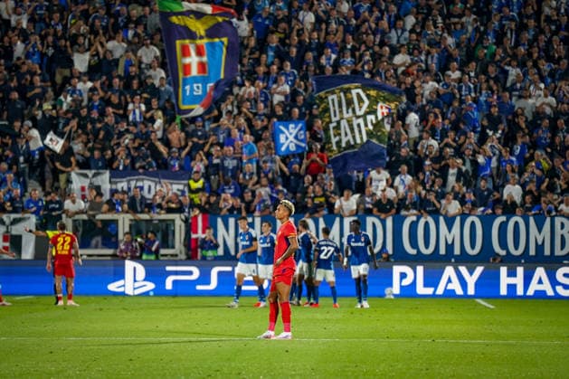 Italy Soccer UEFA Champions League 2026–2027, Matchday 1: Como 1907 vs. RB Leipzig; Giuseppe Sinigaglia, Como; Goal and goal celebration for the 2–0 score by Tasos Douvikas of Como 1907, 9 joy, emotions, celebration; Antonio Nusa (RB Leipzig), 7 staring into space; spectators, fans, stands, flag, banner, slogan, choreography, fan choreography, Copyright: xJOERANxSTEINSIEKx