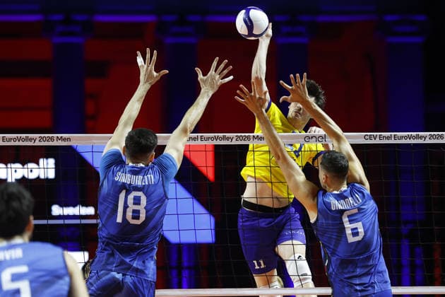 IPA88369101 - Patrik Johansson 11 of Team Sweden in action during the CEV Enel EuroVolley 2026 opening match between Italy and Sweden at Piazza del Plebiscito on September 10, 2026, in Naples, Italy.  Copyright: xRichardxMorgano IPAxSportx xx IPA88369101