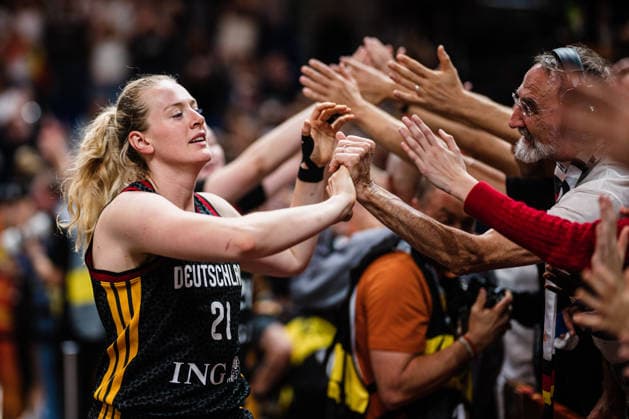 FIBA Women’s Basketball World Cup 2026: Belgium vs. Germany, September 10, 2026. Marie Gülich of Germany, No. 21, high-fives the fans; Germany advances to the semifinals. After the game: FIBA Women’s Basketball World Cup 2026, Final Phase, Quarterfinals: Belgium vs. Germany on September 10, 2026, at the Uber Arena, Berlin Copyright: xBEAUTIFULxSPORTS Tonhäuserx