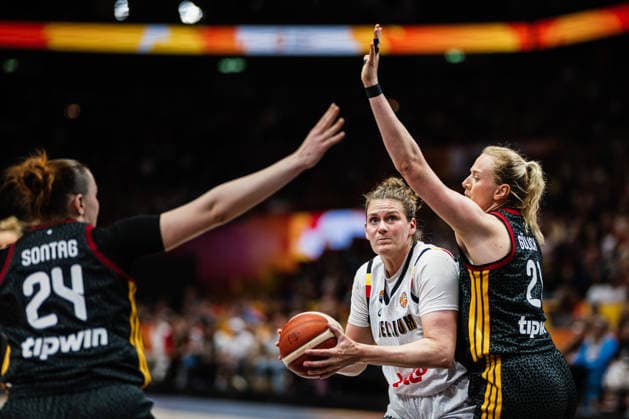 FIBA Women’s Basketball World Cup 2026: Belgium vs. Germany, September 10, 2026—Kyara Linskens (Belgium, 13) vs. Lina Sontag (Germany, 24) and Marie Gülich (Germany, 21)—Basketball, FIBA Women’s Basketball World Cup 2026, Final Phase, Quarterfinals: Belgium vs. Germany on September 10, 2026, at the Uber Arena, Berlin Copyright: xBEAUTIFULxSPORTS Tonhäuserx