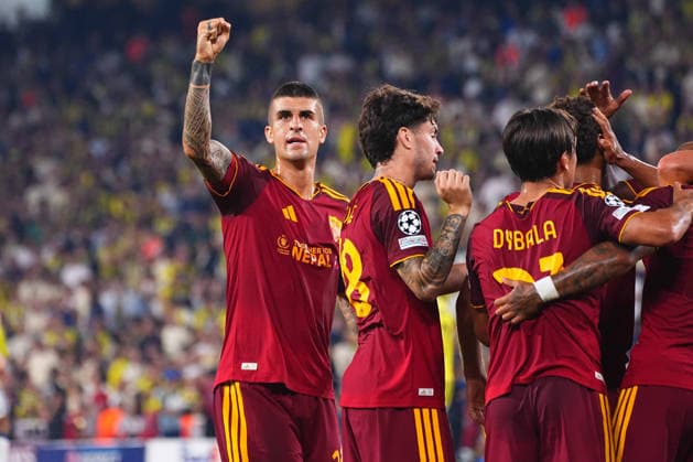 ISTANBUL, TURKEY - SEPTEMBER 10: Bryan Cristante (4) of Roma celebrates after scoring the first goal of his team with teammates during the UEFA Champions League 2026 27 first week match between Fenerbahce SK and Roma at Fenerbahce Chobani Stadiumi on September 10, 2026 in Istanbul, Turkey. Istanbul Kadikoy TURKEY Copyright: xSeskimphotox Fenerbahce-Roma-1009 (159)