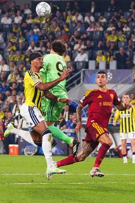 ISTANBUL, TURKEY - SEPTEMBER 10: Archie Brown (3) of Fenerbahce SK and Goalkeeper Mile Svilar , Gianluca Mancini (R) of Roma battle for the ball during the UEFA Champions League 2026 27 first week match between Fenerbahce SK and Roma at Fenerbahce Chobani Stadiumi on September 10, 2026 in Istanbul, Turkey. Istanbul Kadikoy TURKEY Copyright: xSeskimphotox Fenerbahce-Roma-1009 (219)