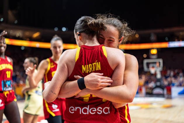 Alicia Florez (Spain, 18) celebrates with Iyana Martin (Spain, 44), Germany, Australia vs. Spain, Basketball, 2026 FIBA Women’s World Cup, Quarterfinals, September 10, 2026 GER, Australia vs. Spain, Basketball, 2026 FIBA Women’s World Cup, Quarterfinals, September 10, 2026 Berlin Copyright: xEibner-Pressefoto MaxxVincenx EP_MVN