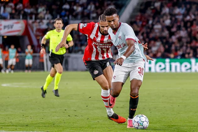 EINDHOVEN, NETHERLANDS - SEPTEMBER 10: Alisson Santana of Shakhtar is challenged by Armando Obispo of PSV during the UEFA Champions League match between PSV Eindhoven and FC Shakhtar Donetsk at PSV Stadion on September 10, 2026 in Eindhoven, Netherlands.  Copyright: xMTB MBxMediax
