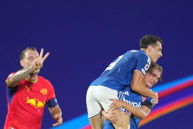 Como™s Tasos Douvikas celebrates after scoring 2-0 , Como™s Nico Paz during the UEFA Champions League football match between Como and RB Leipzig - Champions League 2026 2027 - Giuseppe Sinigallia in Como , north Italy - Thursday , September 10 , 2026. - Soccer  Copyright: xSpada LaPressex