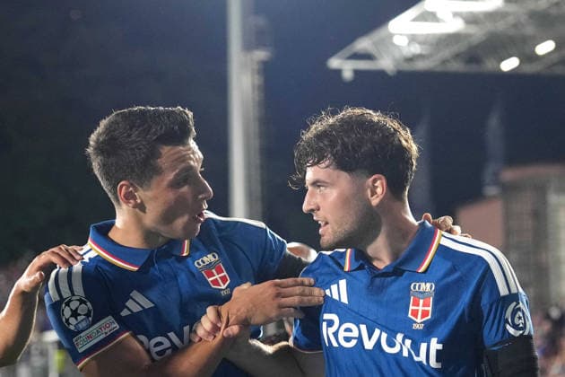 Como™s Martin Baturina celebrates after scoring 1-0 , Como™s Tasos Douvikas during the UEFA Champions League football match between Como and RB Leipzig - Champions League 2026 2027 - Giuseppe Sinigallia in Como , north Italy - Thursday , September 10 , 2026. - Soccer  Copyright: xSpada LaPressex