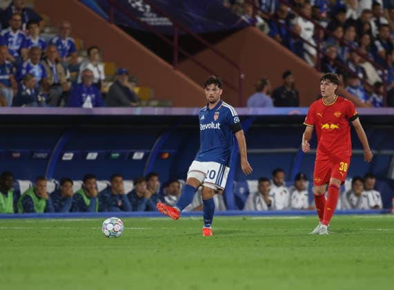 IPA88369536 - Martin Baturina of Como 1907 during the 2026–27 UEFA Champions League soccer match between Como 1907 and RB Leipzig on September 10, 2026, at Giuseppe Sinigaglia Stadium in Como, Italy. Photo by Nderim KACELI  Copyright: xNderimxKaceli IPAxSportx xx IPA88369536