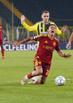 ISTANBUL, TURKEY - SEPTEMBER 10: Kerem Akturkoglu (7) of Fenerbahce SK and Paulo Dybala of Roma during the UEFA Champions League 2026 27 first week match between Fenerbahce SK and Roma at Fenerbahce Chobani Stadiumi on September 10, 2026 in Istanbul, Turkey. Istanbul Kadikoy TURKEY Copyright: xSeskimphotox Fenerbahce-Roma-1009 (290)