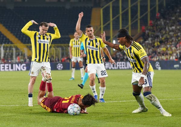 ISTANBUL, TURKEY - SEPTEMBER 10: Kerem Akturkoglu (7), Levent Mercan (22) , Archie Brown (3) of Fenerbahce SK and Paulo Dybala of Roma during the UEFA Champions League 2026 27 first week match between Fenerbahce SK and Roma at Fenerbahce Chobani Stadiumi on September 10, 2026 in Istanbul, Turkey. Istanbul Kadikoy TURKEY Copyright: xSeskimphotox Fenerbahce-Roma-1009 (291)