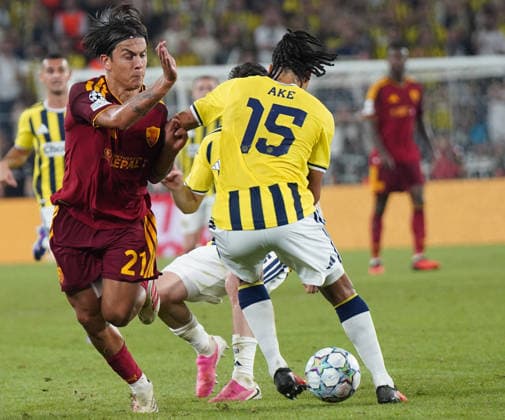 ISTANBUL, TURKEY - SEPTEMBER 10: Nathan Ake (15) of Fenerbahce SK and Paulo Dybala of Roma battle for the ball during the UEFA Champions League 2026 27 first week match between Fenerbahce SK and Roma at Fenerbahce Chobani Stadiumi on September 10, 2026 in Istanbul, Turkey. Istanbul Kadikoy TURKEY Copyright: xSeskimphotox Fenerbahce-Roma-1009 (295)
