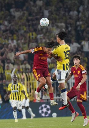 ISTANBUL, TURKEY - SEPTEMBER 10: Nathan Ake (15) of Fenerbahce SK and Paulo Dybala of Roma battle for the ball during the UEFA Champions League 2026 27 first week match between Fenerbahce SK and Roma at Fenerbahce Chobani Stadiumi on September 10, 2026 in Istanbul, Turkey. Istanbul Kadikoy TURKEY Copyright: xSeskimphotox Fenerbahce-Roma-1009 (297)