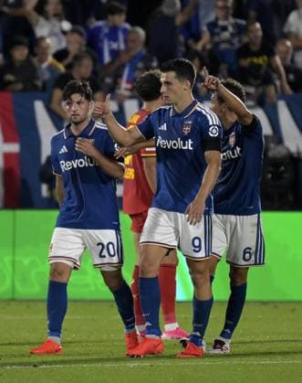 Foto IPP Paolo Bona Como 10 09 2026 UEFA Champions League di Calcio stagione 2026 2027 partita Como-Lipsia Nella foto Tasos Douvikas esulta dopo il gol del 2-0 Italy Photo Press Worldwide Copyright italy Italy ITALY  Copyright: xR4924_italyphotopressx