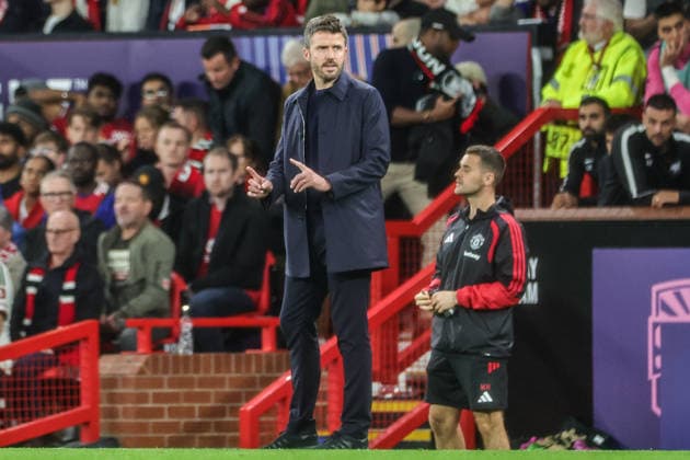 UEFA Champions League Matchday 1 of 8 Manchester United, ManU v Sabah FK Michael Carrick manager of Manchester United gives his team instructions during the UEFA Champions League Matchday 1 of 8 match Manchester United vs Sabah FK at Old Trafford, Manchester, United Kingdom on 10 September 2026 (Photo by Mark Cosgrove News Images) Manchester Old Trafford Greater Manchester United Kingdom Copyright: xMarkxCosgrove NewsxImagesx