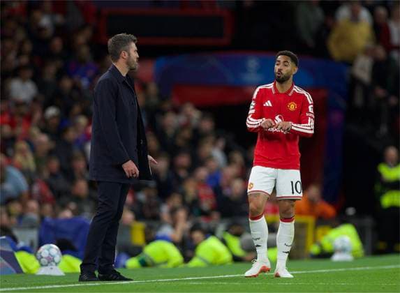 RECORD DATE NOT STATED Football - UEFA Champions League - Manchester United, ManU FC v Sabah FC MANCHESTER, ENGLAND - Thursday, September 10, 2026: Manchester United s head coach Michael Carrick (L) and Matheus Cunha during the UEFA Champions League 2026 27 League Phase MD1 match between Manchester United FC and Sabah FC at Old Trafford. (Photo by David Rawcliffe Propaganda) MANCHESTER Old Trafford GREATER MANCHESTER ENGLAND  Copyright: xDavidxRawcliffex 2026-09-10-Man_Utd_v_Sabah-050