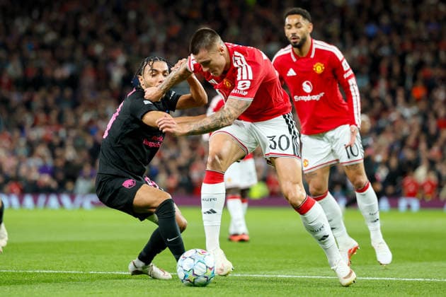 Manchester United, ManU v Sabah FC - UEFA Champions League 2026 27 League Phase MD1 Akim Zedadka of Sabah and Benjamin Sesko of Manchester United during the UEFA Champions League 2026 27 League Phase MD1 match between Manchester United and Sabah FC at Old Trafford on September 10, 2026 in Manchester, England. Manchester Old Trafford England United Kingdom Copyright: xAllstarxPicturexLibraryxLtdx