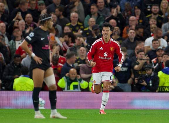 RECORD DATE NOT STATED Football - UEFA Champions League - Manchester United, ManU FC v Sabah FC MANCHESTER, ENGLAND - Thursday, September 10, 2026: Manchester United s Lisandro Martinez celebrates after scoring his side s fourth goal during the UEFA Champions League 2026 27 League Phase MD1 match between Manchester United FC and Sabah FC at Old Trafford. (Photo by David Rawcliffe Propaganda) MANCHESTER Old Trafford GREATER MANCHESTER ENGLAND  Copyright: xDavidxRawcliffex 2026-09-10-Man_Utd_v_Sabah-052
