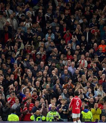 RECORD DATE NOT STATED Football - UEFA Champions League - Manchester United, ManU FC v Sabah FC MANCHESTER, ENGLAND - Thursday, September 10, 2026: Manchester United s Lisandro Martinez celebrates in front of the supporters after scoring his side s fourth goal during the UEFA Champions League 2026 27 League Phase MD1 match between Manchester United FC and Sabah FC at Old Trafford. (Photo by David Rawcliffe Propaganda) MANCHESTER Old Trafford GREATER MANCHESTER ENGLAND  Copyright: xDavidxRawcliffex 2026-09-10-Man_Utd_v_Sabah-054