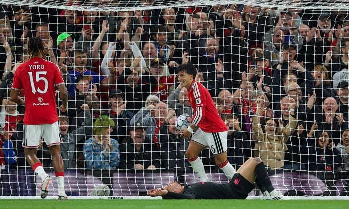 RECORD DATE NOT STATED Football - UEFA Champions League - Manchester United, ManU FC v Sabah FC MANCHESTER, ENGLAND - Thursday, September 10, 2026: Manchester United s Lisandro Martinez celebrates after scoring his side s fourth goal during the UEFA Champions League 2026 27 League Phase MD1 match between Manchester United FC and Sabah FC at Old Trafford. (Photo by David Rawcliffe Propaganda) MANCHESTER Old Trafford GREATER MANCHESTER ENGLAND  Copyright: xDavidxRawcliffex 2026-09-10-Man_Utd_v_Sabah-057