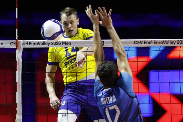 IPA88370079 - Jacob Link, 14 of Team Sweden, in action during the opening match of the CEV Enel EuroVolley 2026 between Italy and Sweden at Piazza del Plebiscito on September 10, 2026, in Naples, Italy.  Copyright: xRichardxMorgano IPAxSportx xx IPA88370079
