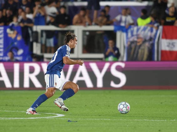 IPA88370083 - Nico Paz of Como 1907 during the 2026–27 UEFA Champions League soccer match between Como 1907 and RB Leipzig on September 10, 2026, at Giuseppe Sinigaglia Stadium in Como, Italy. Photo by Nderim KACELI  Copyright: xNderimxKaceli IPAxSportx xx IPA88370083