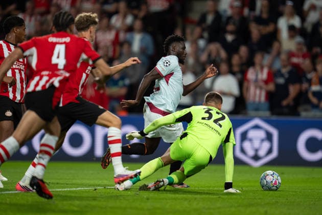 Lassina Traore of FC Shakhtar Donetsk in attack during UEFA Champions League - Matchday 1 - PSV Eindhoven vs FC Shakhtar Donetsk (Ruslan Taran Ball Raw Images) Eindhoven Philips Stadion Netherlands Copyright: xRuslanxTaranx RUS_PSV-SHA-0320