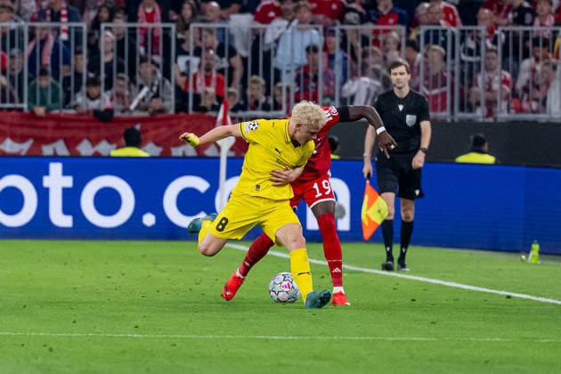 Battle for the Ball: Tackle between Sondre Auklend (FK Bodo Glimt, 08) and Alphonso Davies (FC Bayern Munich, 19 GER), FC Bayern Munich vs. FK Bodo Glimt, Soccer, UEFA Champions League, Group Stage, Matchday 1, 2026–2027 season, September 10, 2026. DFL and DFB regulations prohibit any use of photographs as image sequences and or quasi-video. Photo: HMB Media, Heike Feiner Copyright: HMBxMedia HeikexFeiner
