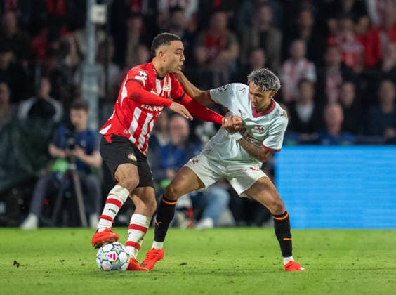 Kaua Elias of FC Shakhtar Donetsk fights for the ball with Sergino Dest of PSV Eindhoven during UEFA Champions League - Matchday 1 - PSV Eindhoven vs FC Shakhtar Donetsk (Ruslan Taran Ball Raw Images) Eindhoven Philips Stadion Netherlands Copyright: xRuslanxTaranx RUS_PSV-SHA-0452