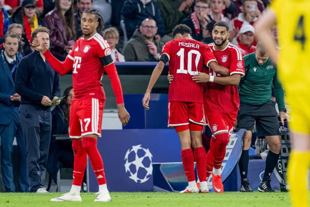 Jamal Musiala (FC Bayern Munich, 10) is substituted, and Ismael Saibari (FC Bayern Munich, 34) congratulates him on his performance as he enters the game. GER, FC Bayern Munich vs. FK Bodo Glimt, soccer, UEFA Champions League, group stage, Matchday 1, 2026–2027 season, September 10, 2026 DFL DFB REGULATIONS PROHIBIT ANY USE OF PHOTOGRAPHS as IMAGE SEQUENCES and or QUASI-VIDEO Photo: HMB Media, Heike Feiner Copyright: HMBxMedia HeikexFeiner