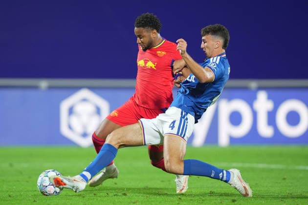 Como™s Jacobo Ramon fights for the ball with Leipzig s Christopher Nkunku during the UEFA Champions League football match between Como and RB Leipzig - Champions League 2026 2027 - Giuseppe Sinigallia in Como , north Italy - Thursday , September 10 , 2026. - Soccer  Copyright: xSpada LaPressex