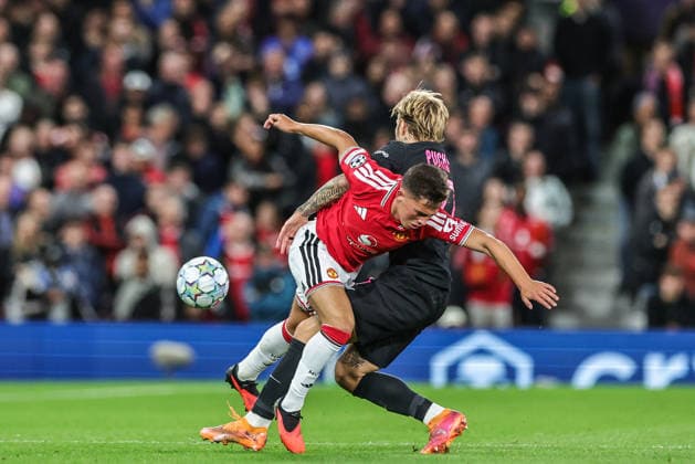 UEFA Champions League Matchday 1 of 8 Manchester United, ManU v Sabah FK Shea Lacey of Manchester United and Tymoteusz Puchacz of Sabah FK battle for the ball during the UEFA Champions League Matchday 1 of 8 match Manchester United vs Sabah FK at Old Trafford, Manchester, United Kingdom on 10 September 2026 (Photo by Mark Cosgrove News Images) Manchester Old Trafford Greater Manchester United Kingdom Copyright: xMarkxCosgrove NewsxImagesx