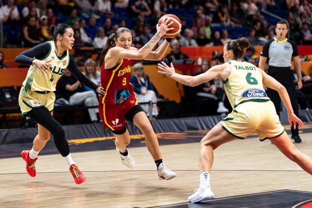 Helena Pueyo (Spain), No. 9, dribbling; Alex Wilson (Australia), No. 4; and Steph Talbot (Australia), No. 6; GER, Australia vs. Spain, Basketball, 2026 FIBA Women’s World Cup, Quarterfinals, September 10, 2026, GER, Australia vs. Spain, Basketball, 2026 FIBA Women’s World Cup, Quarterfinals, September 10, 2026, Berlin Copyright: xEibner-Pressefoto MaxxVincenx EP_MVN