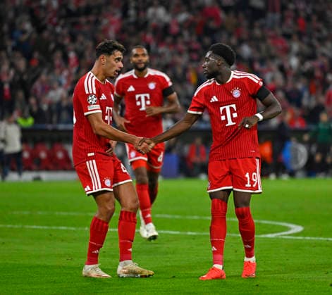September 10, 2026, Soccer: UEFA Champions League 2026–2027, Matchday 1, FC Bayern Munich vs. FK Bodo Glimt, at the Allianz Arena in Munich; from left: Aleksandar Pavlovic of Bayern Munich congratulates Alphonso Davies of FC Bayern Munich