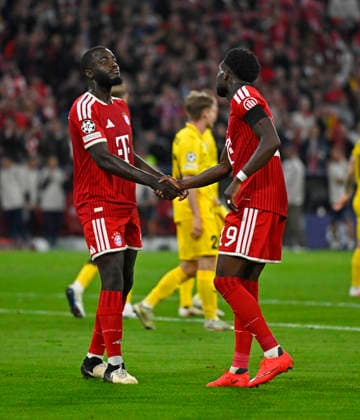 September 10, 2026, Soccer: UEFA Champions League 2026–2027, Matchday 1, FC Bayern Munich vs. FK Bodo Glimt, at the Allianz Arena in Munich; from left: Ismael Saibari of FC Bayern Munich congratulates Alphonso Davies of FC Bayern Munich