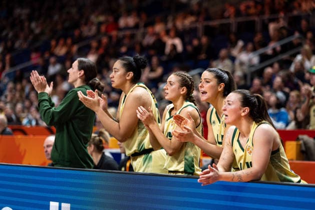Australia s bench cheers, GER, Australia vs. Spain, Basketball, 2026 FIBA Women s World Cup, Quarterfinals, September 10, 2026, GER, Australia vs. Spain, Basketball, 2026 FIBA Women s World Cup, Quarterfinals, September 10, 2026, Berlin Copyright: xEibner-Pressefoto MaxxVincenx EP_MVN