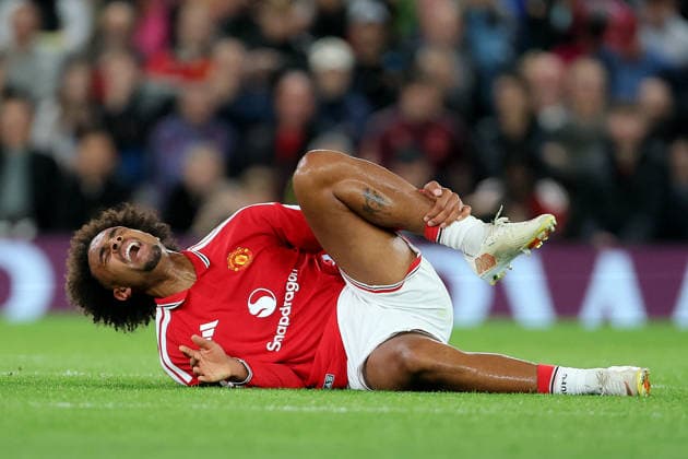 Manchester United, ManU v Sabah FC - UEFA Champions League 2026 27 League Phase MD1 Joshua Zirkzee of Manchester United is injured during the UEFA Champions League 2026 27 League Phase MD1 match between Manchester United and Sabah FC at Old Trafford on September 10, 2026 in Manchester, England. Manchester Old Trafford England United Kingdom Copyright: xAllstarxPicturexLibraryxLtdx