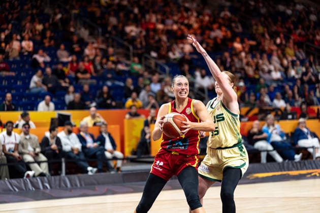 Raquel Carrera (Spain), No. 14 with the ball; Chloe Bibby (Australia), No. 55; GER, Australia vs. Spain, Basketball, 2026 FIBA Women’s World Cup, Quarterfinals, September 10, 2026, GER, Australia vs. Spain, Basketball, 2026 FIBA Women’s World Cup, Quarterfinals, September 10, 2026, Berlin Copyright: xEibner-Pressefoto MaxxVincenx EP_MVN
