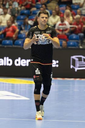 KASSEL, GERMANY - SEPTEMBER 10: Aaron Mensing (MT Melsungen, 33) with ball during the EHF Champions League, match between MT Melsungen vs. HC Vardar 1961 at Rothenbach-Halle on September 10, 2026 in Kassel, Germany. Hessen Germany Copyright: xBEAUTIFULxSPORTS Freudensteinx
