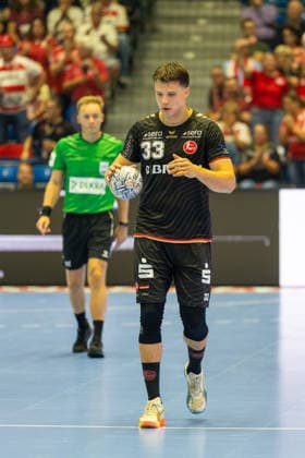 KASSEL, GERMANY - SEPTEMBER 10: Aaron Mensing (MT Melsungen, 33) with ball during the EHF Champions League, match between MT Melsungen vs. HC Vardar 1961 at Rothenbach-Halle on September 10, 2026 in Kassel, Germany. Hessen Germany Copyright: xBEAUTIFULxSPORTS Freudensteinx