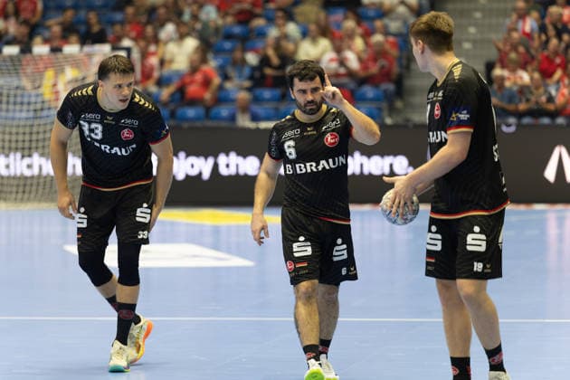 KASSEL, GERMANY - SEPTEMBER 10: Aaron Mensing (MT Melsungen, 33), Erik Balenciaga (MT Melsungen, 6) and Florian Drosten (MT Melsungen, 18) during the EHF Champions League, match between MT Melsungen vs. HC Vardar 1961 at Rothenbach-Halle on September 10, 2026 in Kassel, Germany. Hessen Germany Copyright: xBEAUTIFULxSPORTS Freudensteinx
