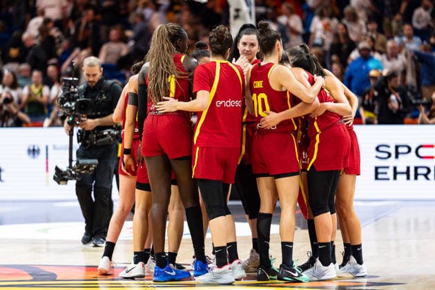 Spanish team celebrates victory at the end of the game, GER, Australia vs. Spain, basketball, 2026 FIBA Women’s World Cup, quarterfinals, September 10, 2026, GER, Australia vs. Spain, basketball, 2026 FIBA Women’s World Cup, Quarterfinals, September 10, 2026, Berlin Copyright: xEibner-Pressefoto MaxxVincenx EP_MVN